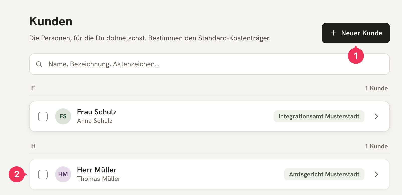 Liste der Kunden mit Frau Schulz und Herr Müller, jeweils mit Name und Standard-Kostenträger